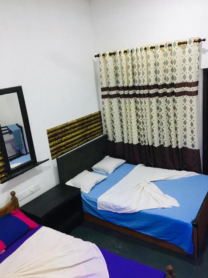 Bathiya Tourist Guest Anuradhapura Otel Dış mekan fotoğraf