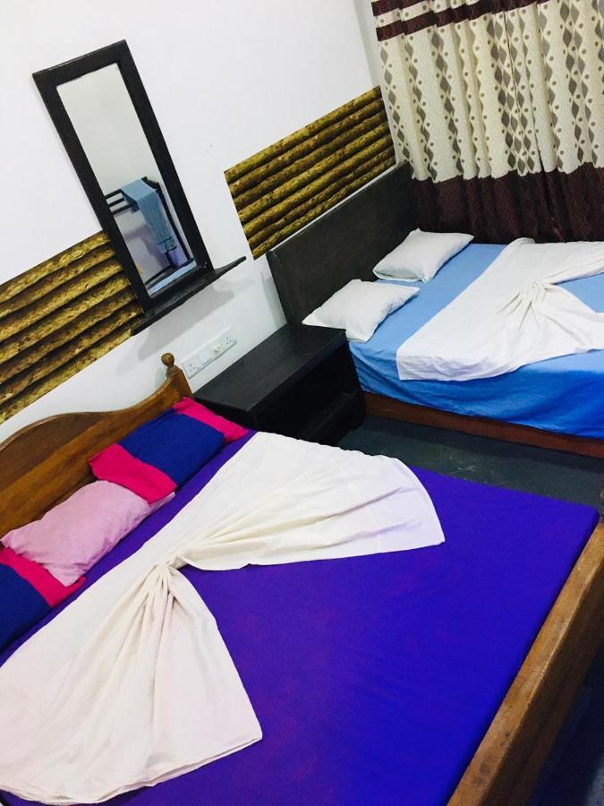 Bathiya Tourist Guest Anuradhapura Otel Dış mekan fotoğraf