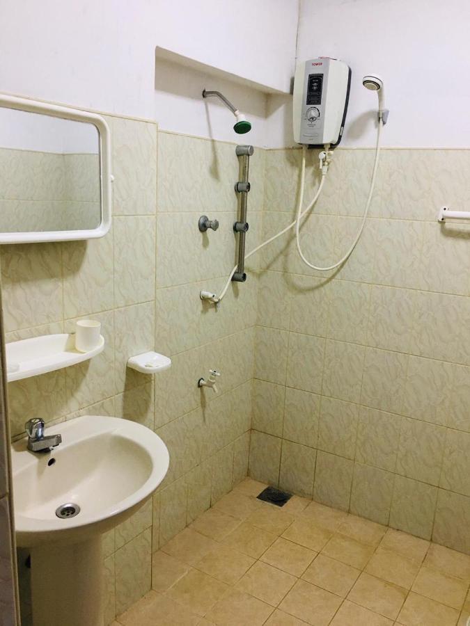 Bathiya Tourist Guest Anuradhapura Otel Dış mekan fotoğraf