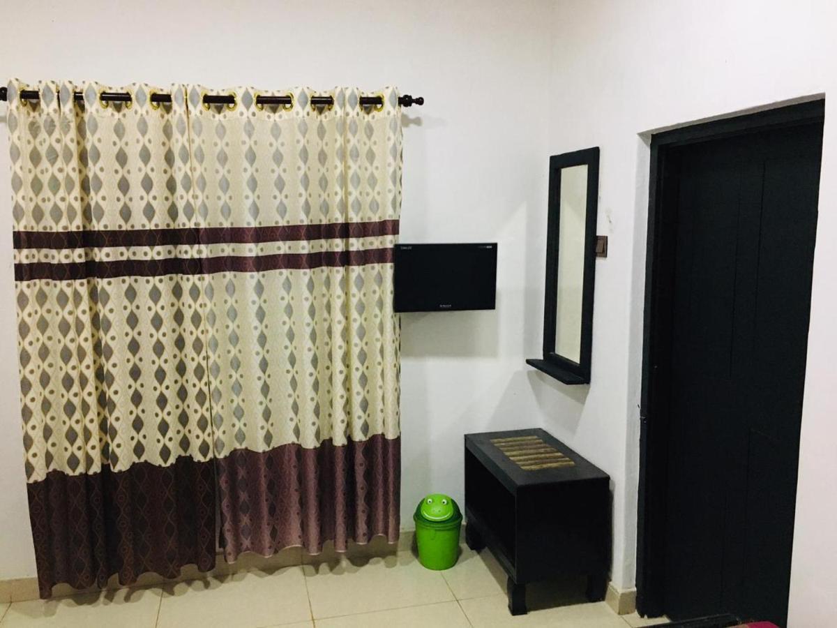 Bathiya Tourist Guest Anuradhapura Otel Dış mekan fotoğraf