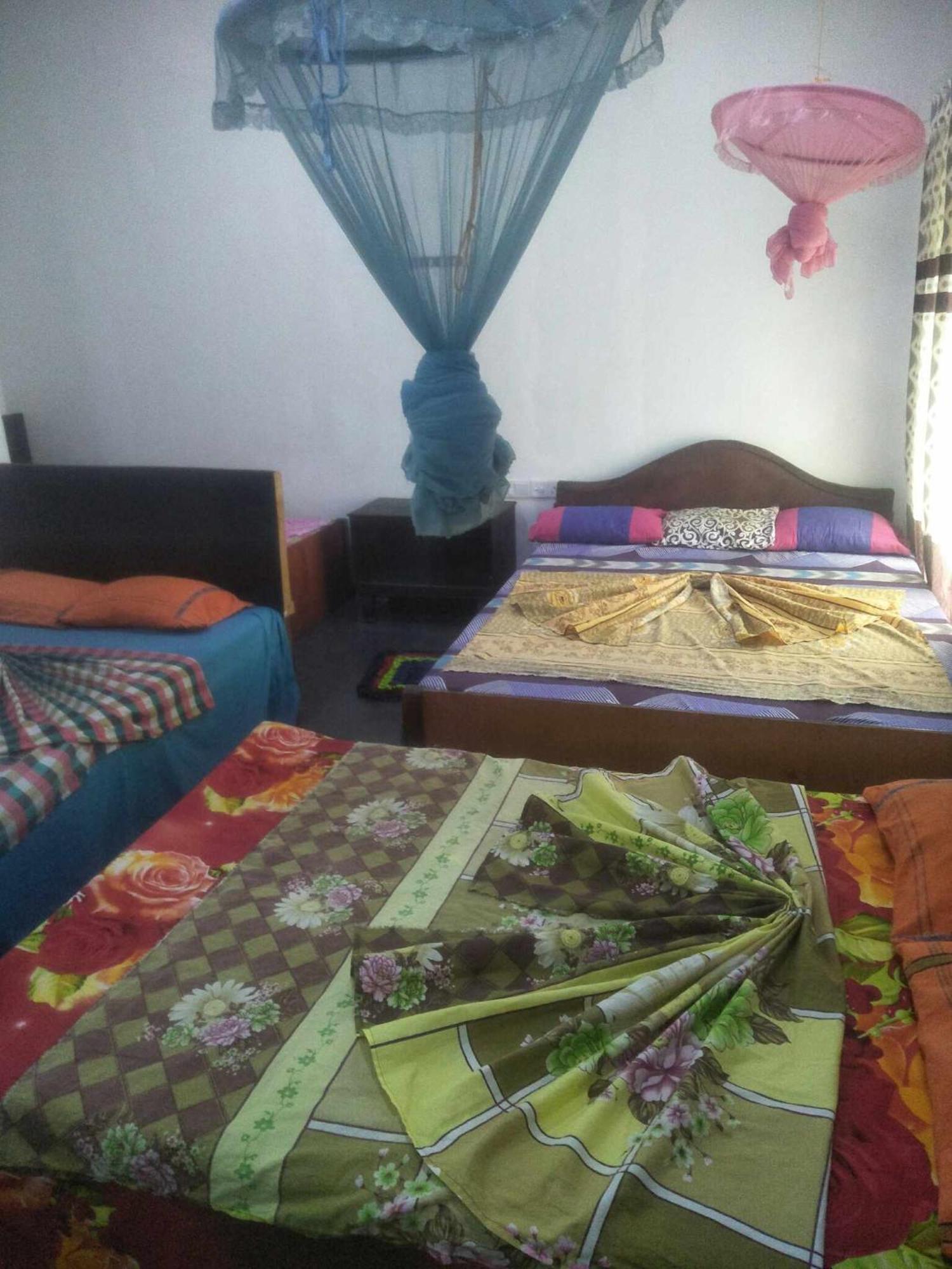 Bathiya Tourist Guest Anuradhapura Otel Dış mekan fotoğraf