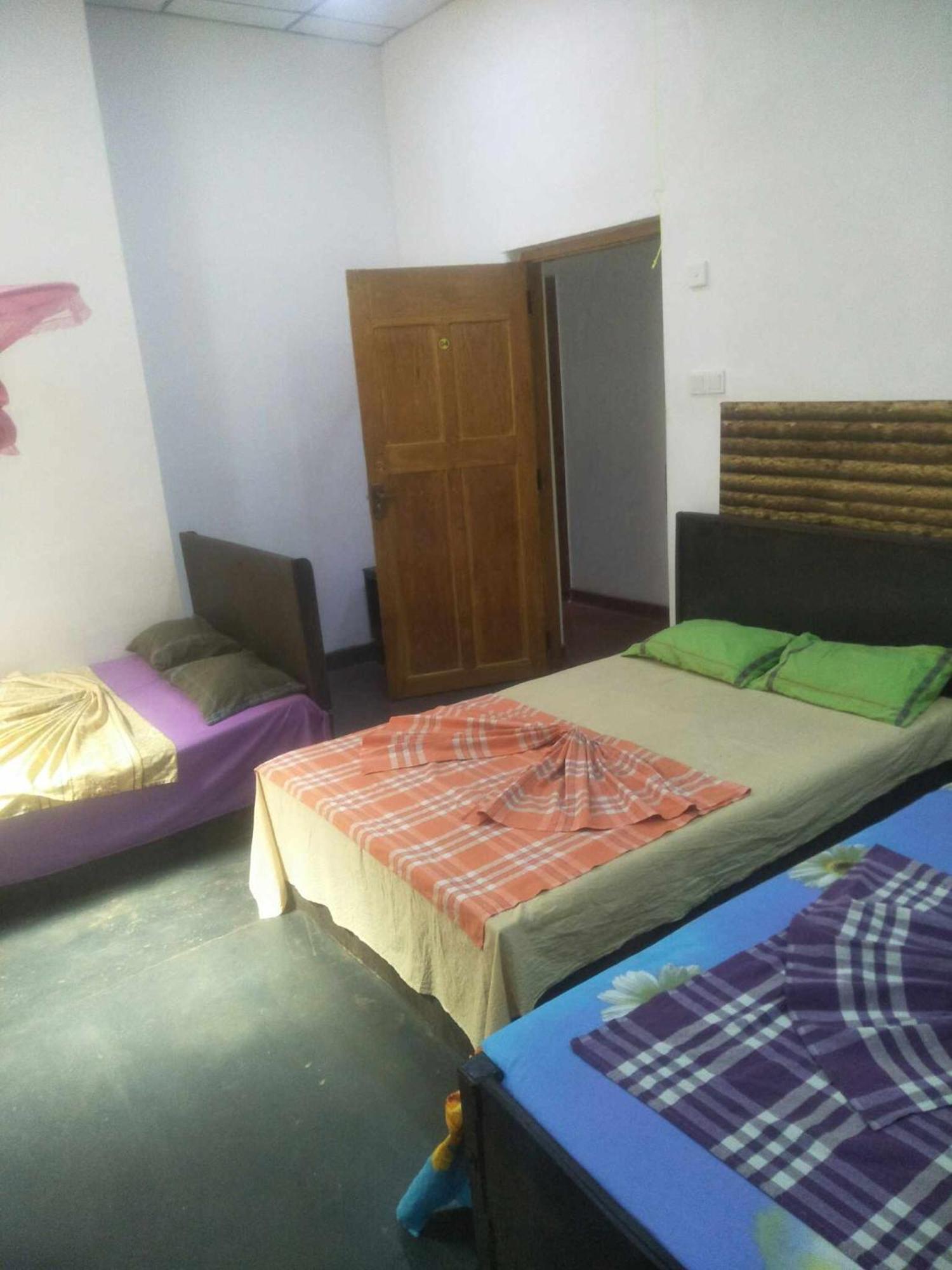 Bathiya Tourist Guest Anuradhapura Otel Dış mekan fotoğraf